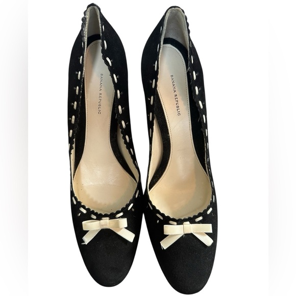 Banana Republic Black Suede Heel Ivory Bow Sz 10 - Picture 6 of 7
